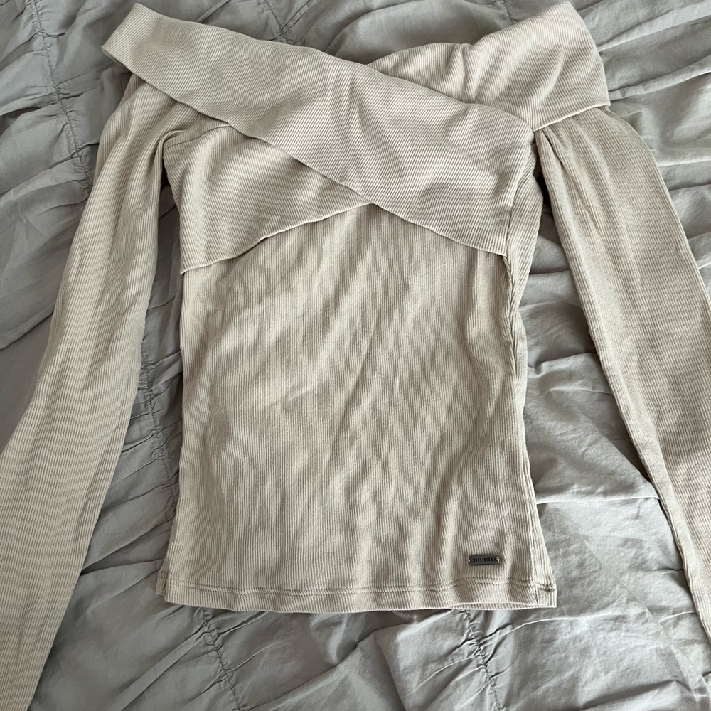 Hollister Off the Shoulder Long-Sleeve Wrap Top